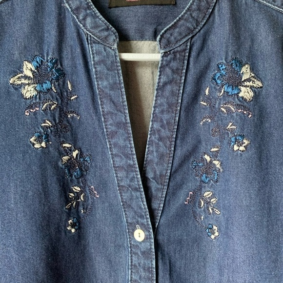 Isabel Hayley Chambray Embroidered Top - Picture 2 of 5